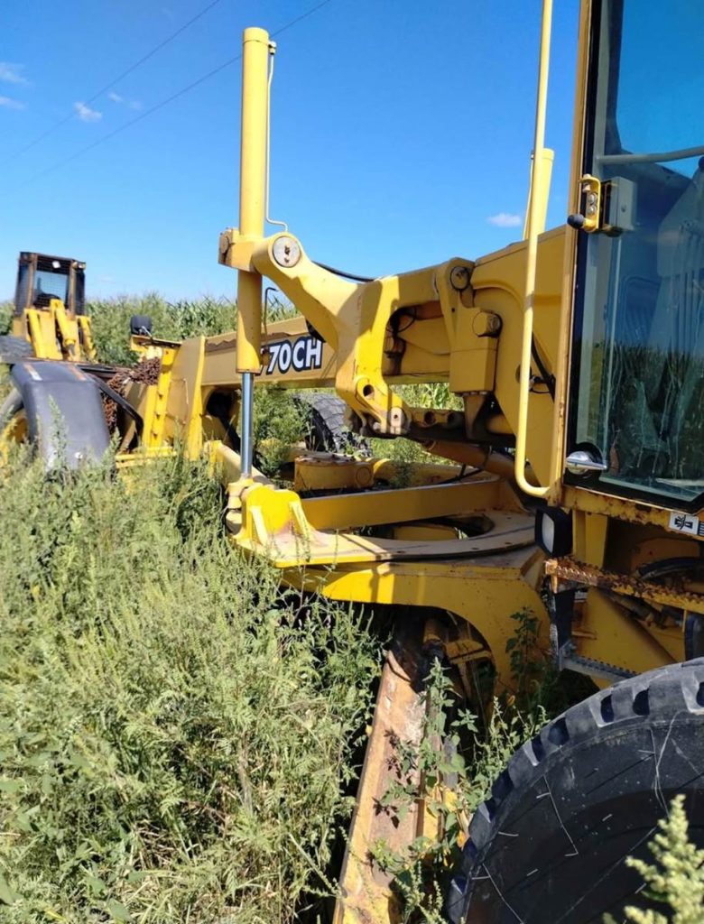 2000 John Deere 770CH Motor Grader (2) - CAA Heavy Equipment